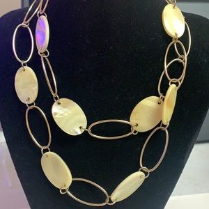 Elongated Link & Shell Like Disc Necklace